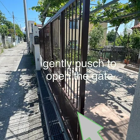 Casa Indipendente Con Giardino Privato E Posto Macchina Gratuito *