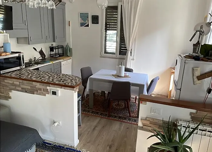 Casa Indipendente Con Giardino Privato E Posto Macchina Gratuito 펜션