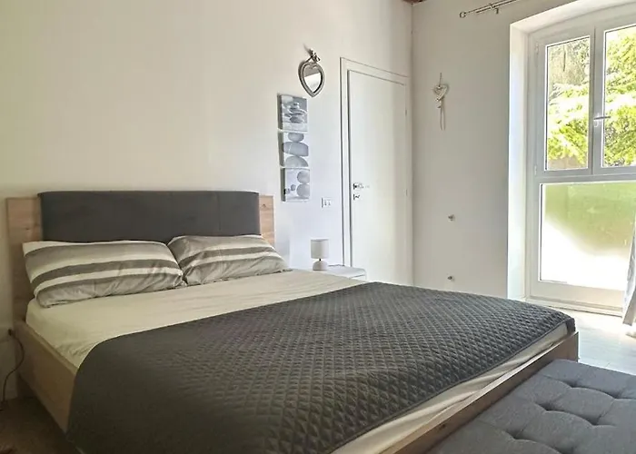 Casa Indipendente Con Giardino Privato E Posto Macchina Gratuito 펜션 트리에스테