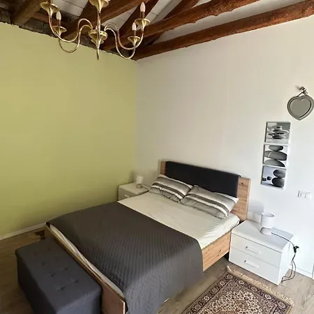 Casa Indipendente Con Giardino Privato E Posto Macchina Gratuito 度假居