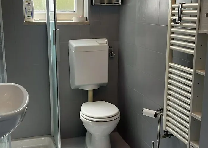 Будинок відпочинку Casa Indipendente Con Giardino Privato E Posto Macchina Gratuito Трієст