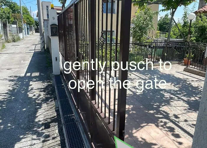 Casa Indipendente Con Giardino Privato E Posto Macchina Gratuito *