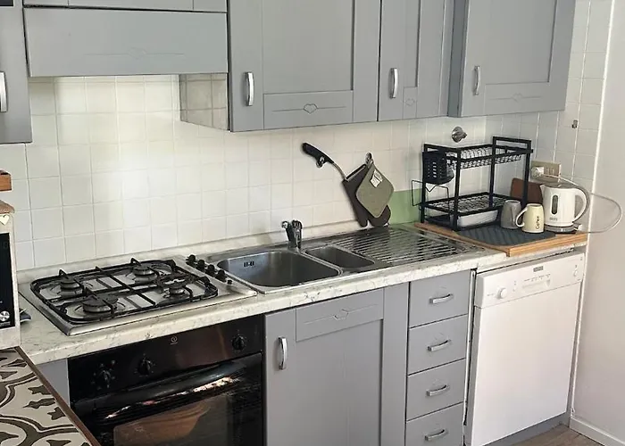 Casa Indipendente Con Giardino Privato E Posto Macchina Gratuito Будинок відпочинку Трієст