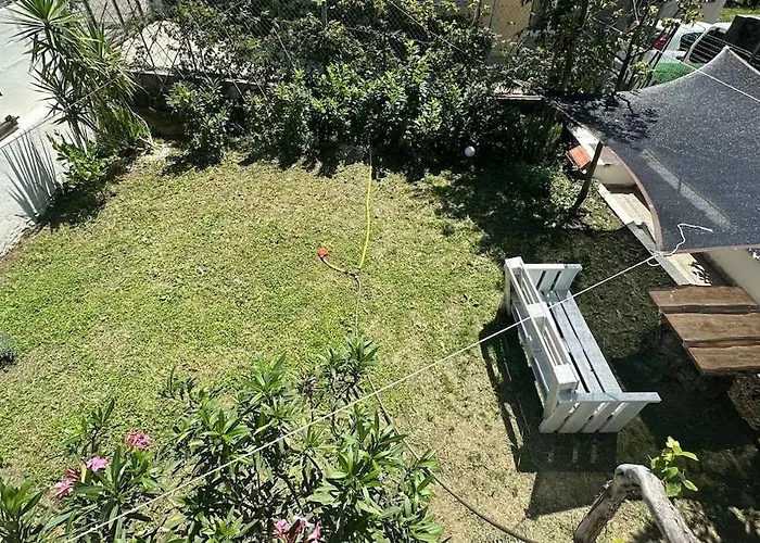 Будинок відпочинку Casa Indipendente Con Giardino Privato E Posto Macchina Gratuito Трієст