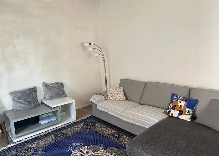 Casa Indipendente Con Giardino Privato E Posto Macchina Gratuito Будинок відпочинку *