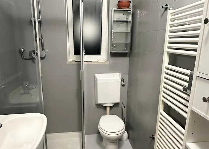 Casa Indipendente Con Giardino Privato E Posto Macchina Gratuito Будинок відпочинку Трієст