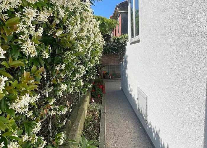 Casa Indipendente Con Giardino Privato E Posto Macchina Gratuito Будинок відпочинку *